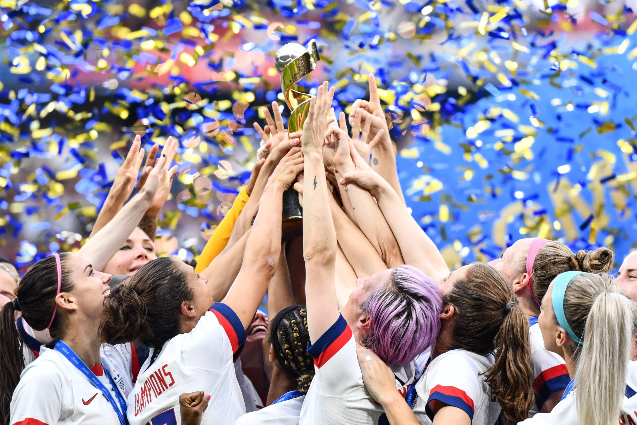 Spielerinnen der USA feiern die Weltmeisterschaft