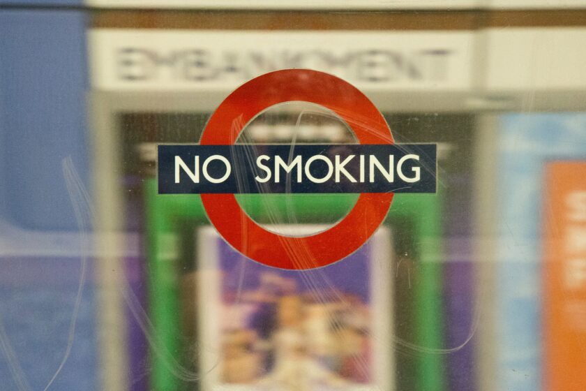Zeichen mit der Aufschrift "No Smoking"