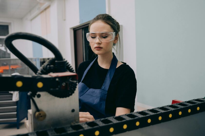 Frau bei der Arbeit