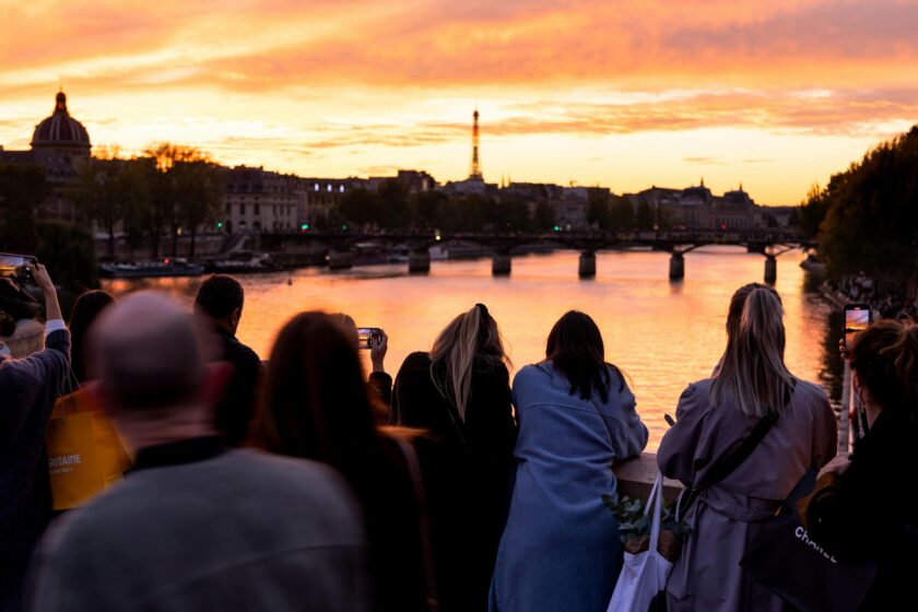 Menschen blicken auf Seine