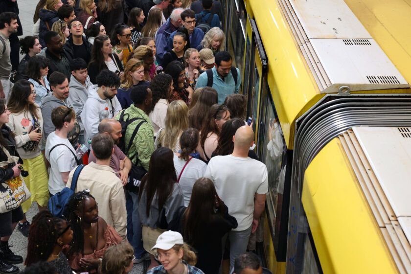 Voller Bahnhof, U-Bahnhof Alexanderplatz
