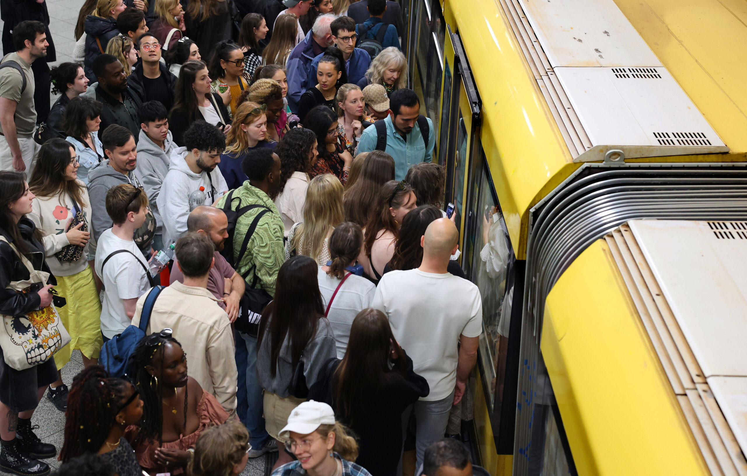 Voller Bahnhof, U-Bahnhof Alexanderplatz