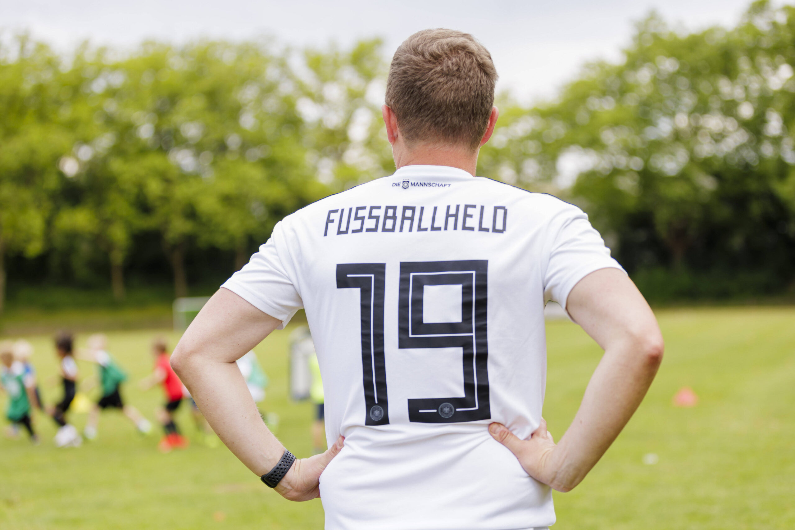 Rückenansicht von einem Trainer