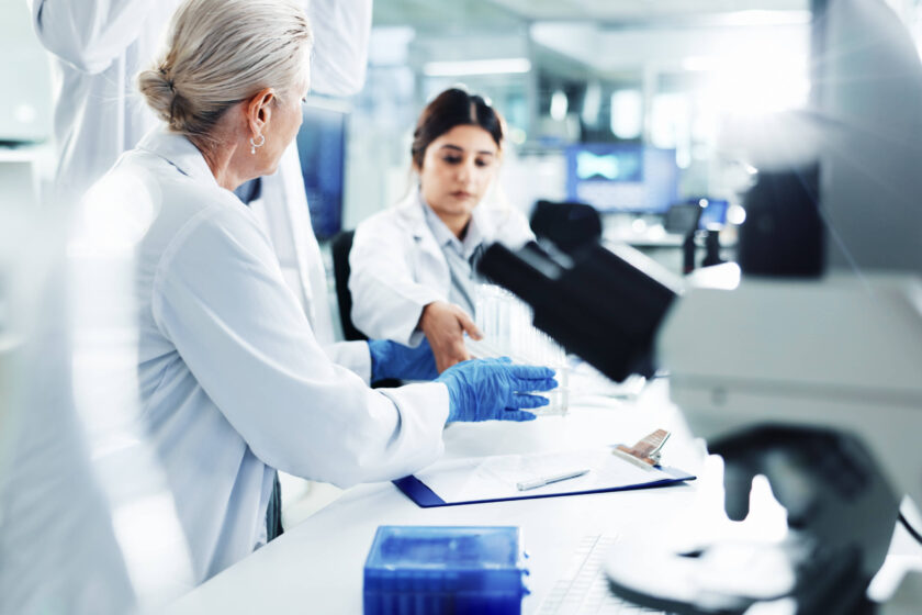 Wissenschaftler:innen im Labor