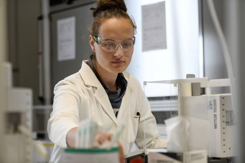 Auszubildende im Labor